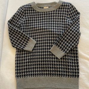 Jcrew wool sweater with 3/4 sleeve. Navy/grey print. Great condition!!